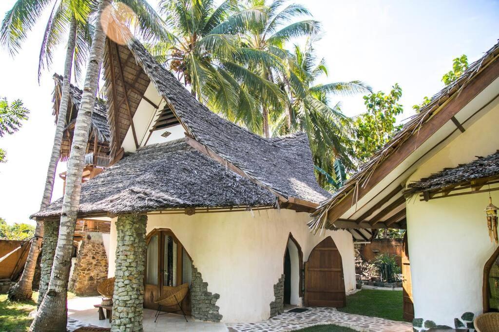 Beach-Front Sumbawa Surf House Lemonga Exterior foto